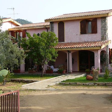 Hotel S'Obreschida Кастиадас Екстериор снимка