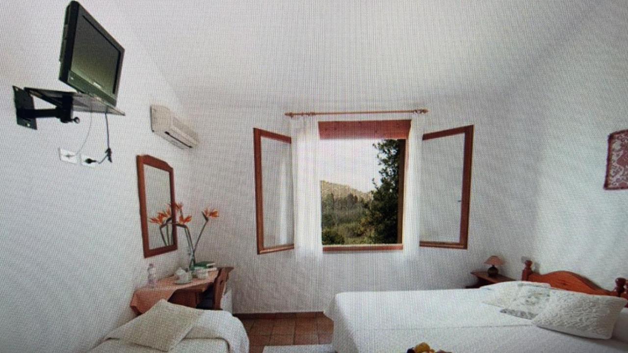 Hotel S'Obreschida Кастиадас Екстериор снимка