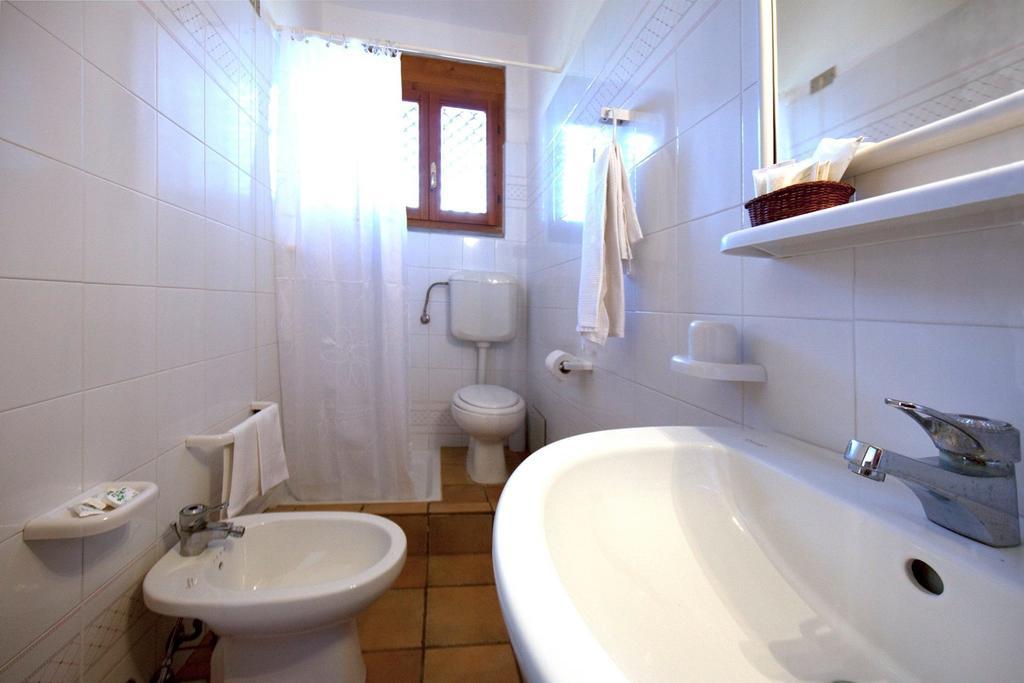 Hotel S'Obreschida Кастиадас Стая снимка
